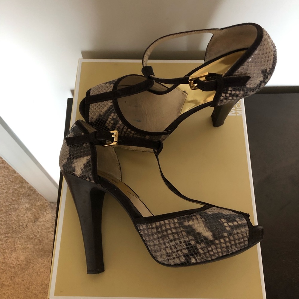 Michael Kors Clare T Strap